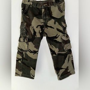 Boys size 3t Multi Pocket Camo Pants